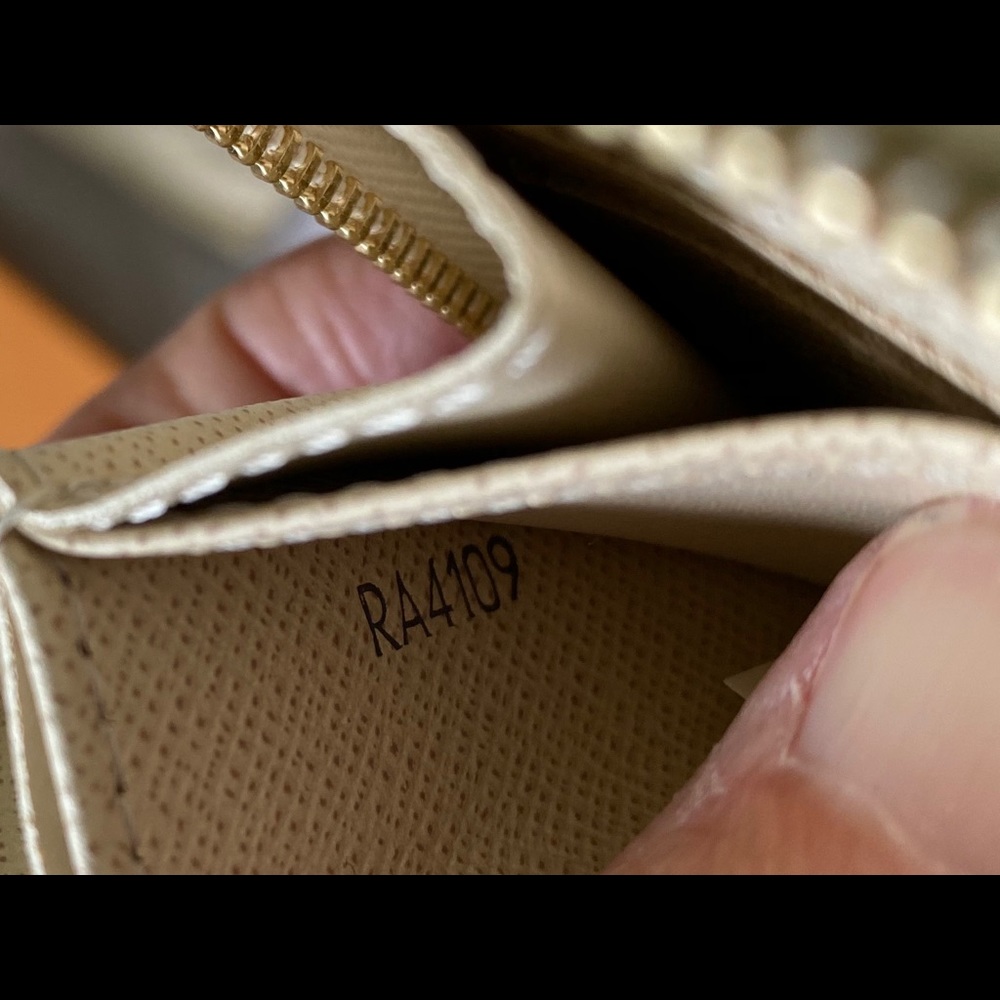 Authentic Louis Vuitton Zippy Coin Purse - Picture 5 of 8